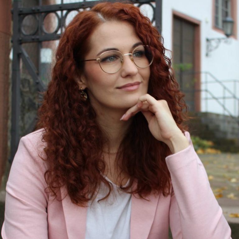 Freie Rednerin Trauerfeier Beerdigung Trauer Trauerbegleitung Zeremonie Hessen Bergstraße